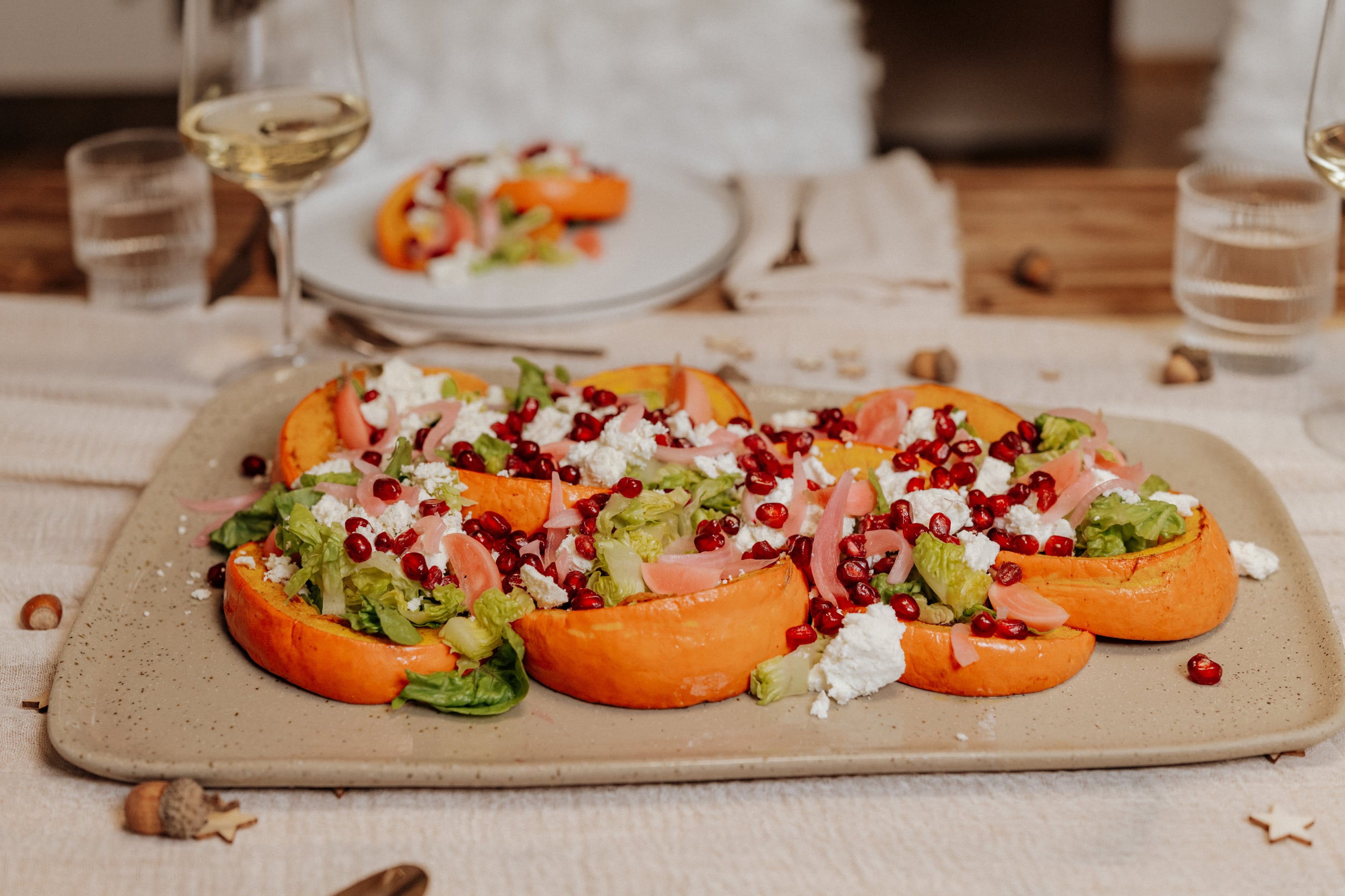 Geschmorter Kürbis Mit Feta Granatapfel & Eingelegten Zwiebeln